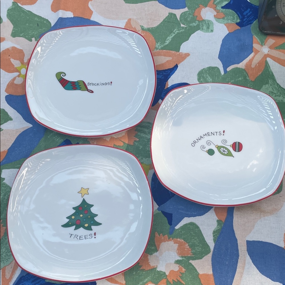 SALE ** Fitz and Floyd essentials Festive Holiday Plate Set - Red and White